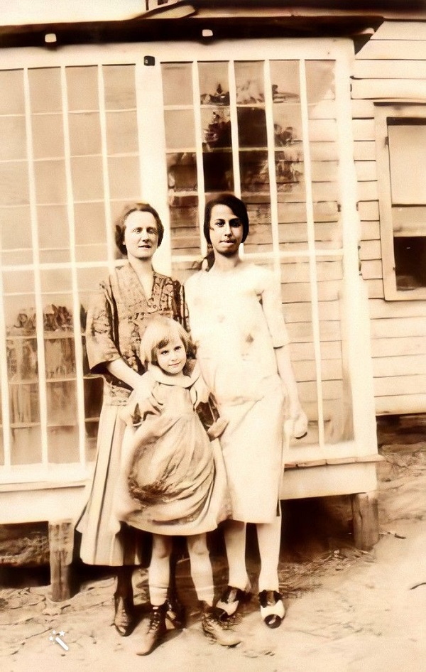 Mettie Leier Kazalski, Dorothy Kazalski and Carmela (Toots) Lanzaro