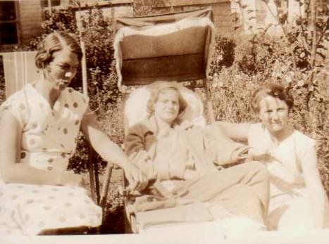 Dorothy and Mettie Kazalski